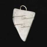 H&E社 ナトロライト 沸石  タンブル ペンダントトップ 6.9g (ID:87956)