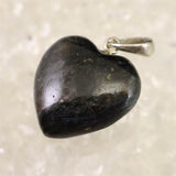 H&E社  アルベゾナイト アルベゾン閃石　15mmハート ペンダント 2.6g (ID:88438)
