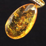 天然琥珀　バルティックアンバー 28mm ペアシェイプ ペンダントトップ 3.79g (ID:89575)