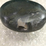 インド産　モスアゲート　パームストーン 84.8g (ID:90924)