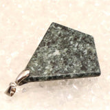 遠野石 角閃石 かくせんせき 扇型ペンダントトップ 証明書付 8.0g  (ID:91606)