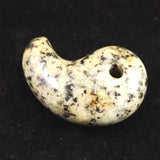 京都府産　鞍馬石 30mm勾玉 証明書付 9.4g　 (ID:92142)
