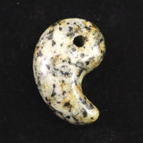 京都府産　鞍馬石 30mm勾玉 証明書付 9.4g　 (ID:92142)