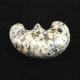 京都府産　鞍馬石 31mm 獣型 勾玉 証明書付 11.0g　 (ID:92420)
