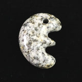 京都府産　鞍馬石 31mm 獣型 勾玉 証明書付 11.0g　 (ID:92420)