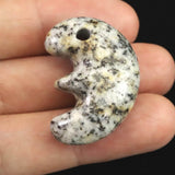 京都府産　鞍馬石 31mm 獣型 勾玉 証明書付 11.0g　 (ID:92420)