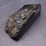 隠岐の島 黒曜石 46mm原石 カット ディレクトリカード付 28.2g (ID:93110)