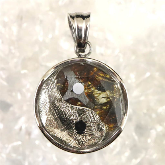 ロシア産　パラサイト隕石 ギベオン コンビ 15mm六芒星 太陰太極図 　ペンダントトップ 4.47g (ID:93152)