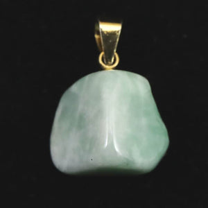 糸魚川翡翠  ヒスイ 白 緑色　13mm フリーフォーム ペンダントトップ  2.1g (ID:93297)