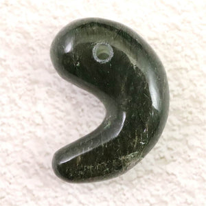 ガネッシュヒマール産 ヒマラヤ水晶 クローライト入り 勾玉 7.11g (ID