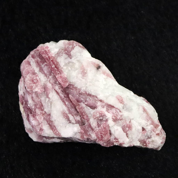 ピンクトルマリン入り水晶 48mm原石 31.9g (ID:93944)