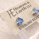 H&E社  シベリアンブルークォーツ 6mmトライアングル ピアス  (ID:94132)