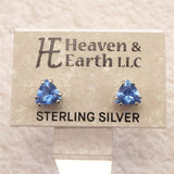 H&E社  シベリアンブルークォーツ 6mmトライアングル ピアス  (ID:94132)