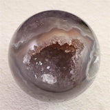 ブラジル産 アメジスト 77mmスフィア 丸玉 笑口 台付 540g (ID:94274)