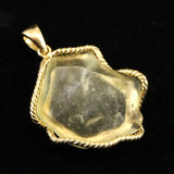 リビアンデザートグラス 26mm原石 ペンダントトップ 6.9g  (ID:94567)