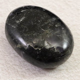 インド産 アイオライト　54mmパームストーン 83.2g (ID:95723)