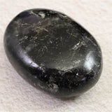 インド産 アイオライト　54mmパームストーン 83.2g (ID:95723)