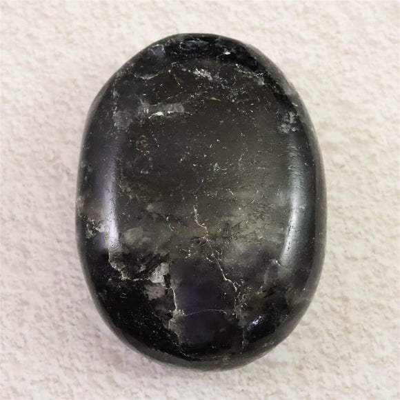 インド産 アイオライト　54mmパームストーン 83.2g (ID:95723)