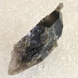 米国アーカンソー州産　黒水晶 モリオン　ポイント原石　貫入 証明書付 87.2g (ID:12337)