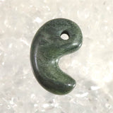徳島県 ソロモナイト solomonite 20mm勾玉 証明書付 2.6g (ID:23799)