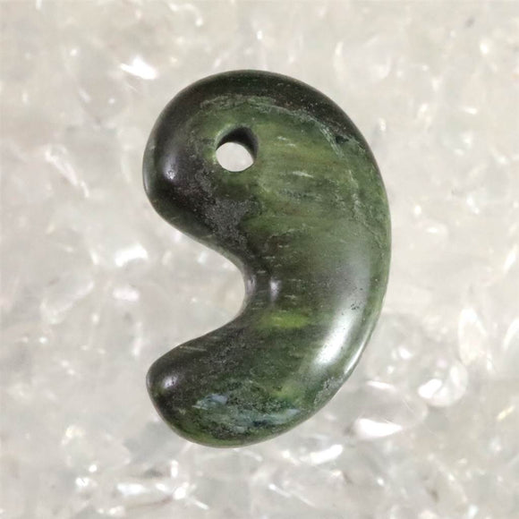 徳島県 ソロモナイト solomonite 20mm勾玉 証明書付 2.6g (ID:23799)