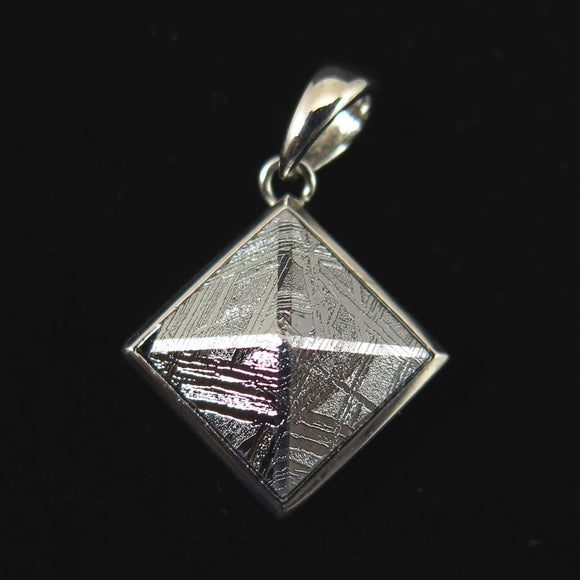 ムオニナルスタ隕石  16mmピラミッド型 ペンダントトップ 4.3g (ID:36489)