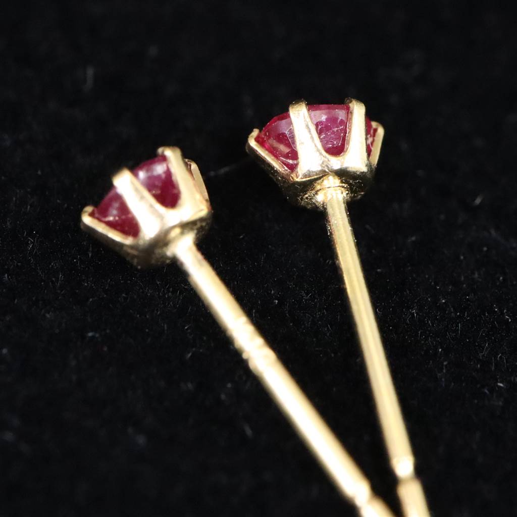 ミャンマー産 ルビー 3mmラウンドカット ピアス K18YG 0.44g (ID:61228