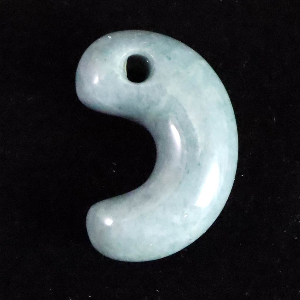 糸魚川翡翠 ヒスイ 小滝コン沢産 24mm勾玉 ブルー 証明書付 5.2