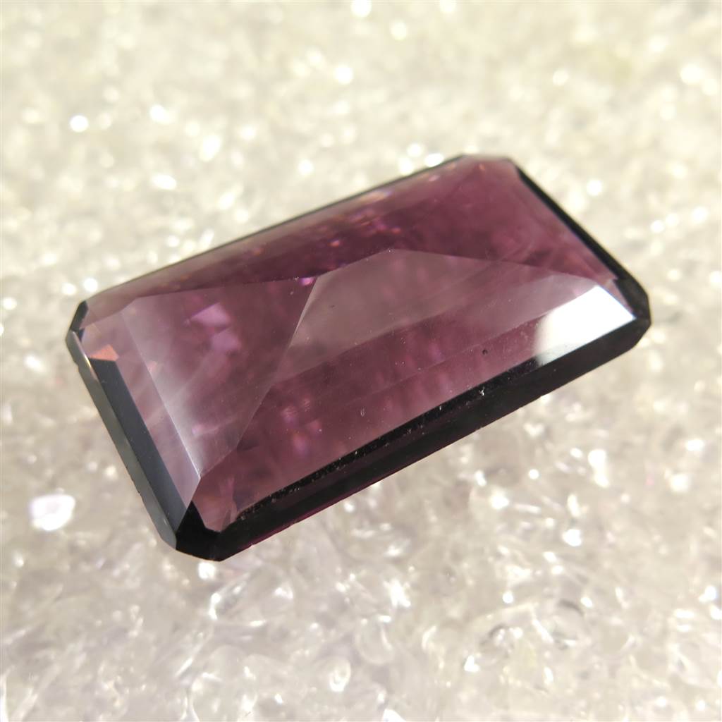 シェラネバダ産アンダラクリスタル パープル 40mmエメラルドカット