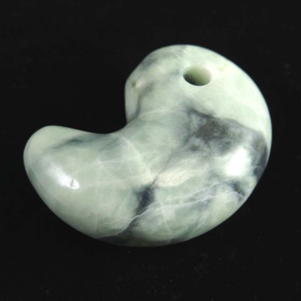 糸魚川翡翠 ヒスイ 緑 78mm勾玉 ディレクトリカード付 268.5g (ID