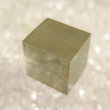 パイライト 黄鉄鉱　15mm キューブ  原石　16.9g (ID:95063)