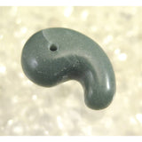 徳島県 ソロモナイト solomonite 32mm勾玉 Sグレード 証明書付 12.7g (ID:67625) - 