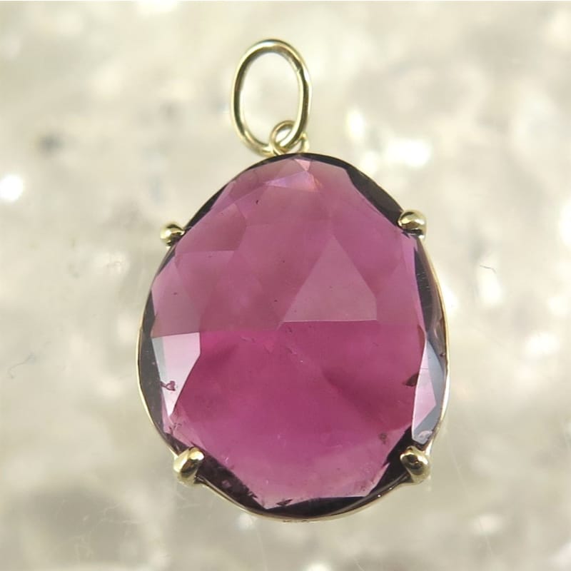 ルベライト レッドトルマリン（3A） 14mmフリーフォーム型